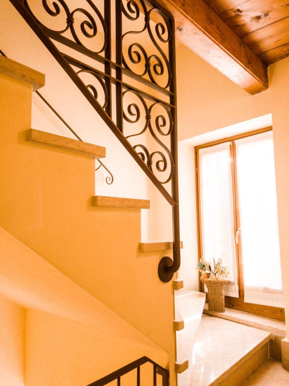 Le Finestre Su Borghetto Hotel Валеджо сул Минчио Екстериор снимка