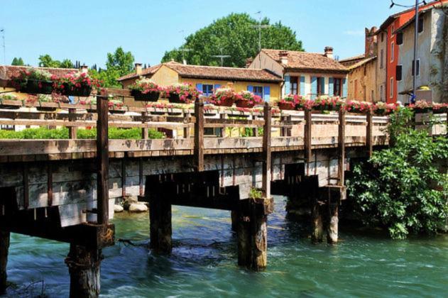 Le Finestre Su Borghetto Hotel Валеджо сул Минчио Екстериор снимка
