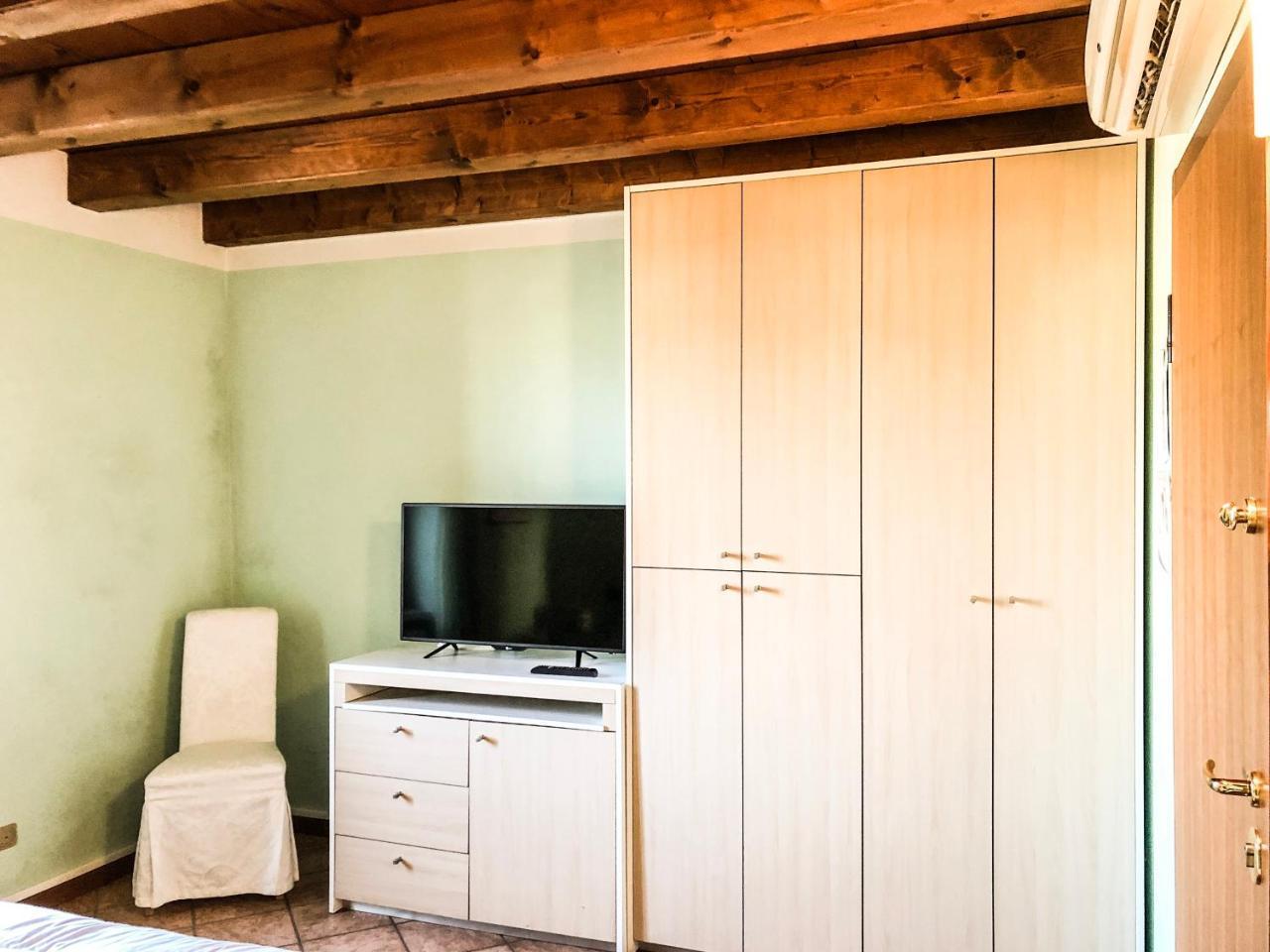 Le Finestre Su Borghetto Hotel Валеджо сул Минчио Екстериор снимка