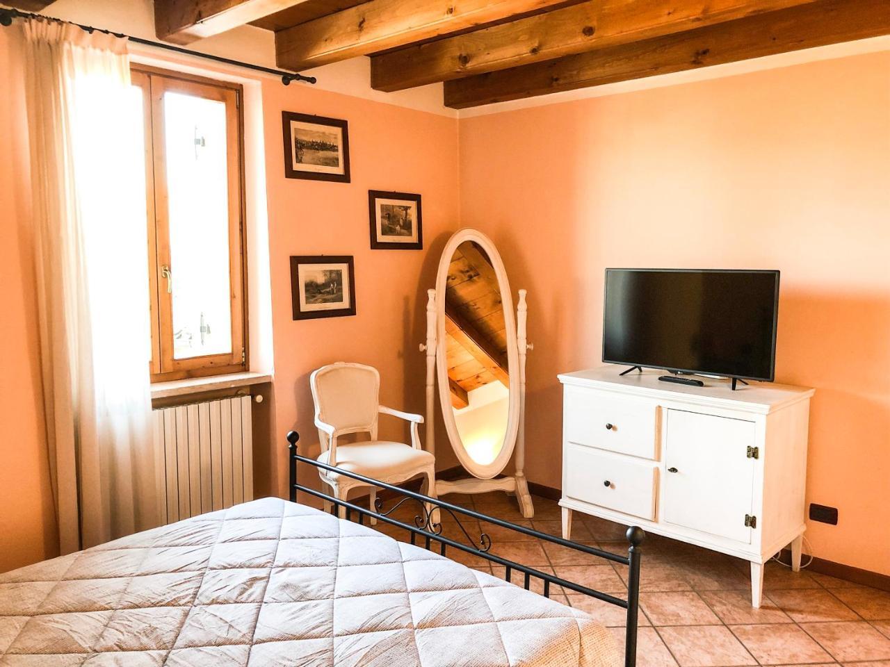 Le Finestre Su Borghetto Hotel Валеджо сул Минчио Екстериор снимка