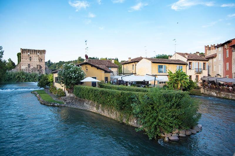Le Finestre Su Borghetto Hotel Валеджо сул Минчио Екстериор снимка