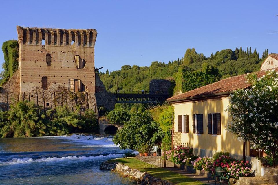 Le Finestre Su Borghetto Hotel Валеджо сул Минчио Екстериор снимка